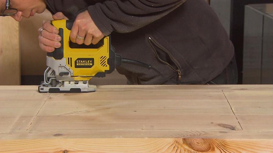 Comment faire un plan de travail de cuisine en bois?