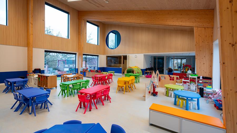 Rokri Doors complète le centre communautaire de Koolskamp avec des solutions multifonctionnelles