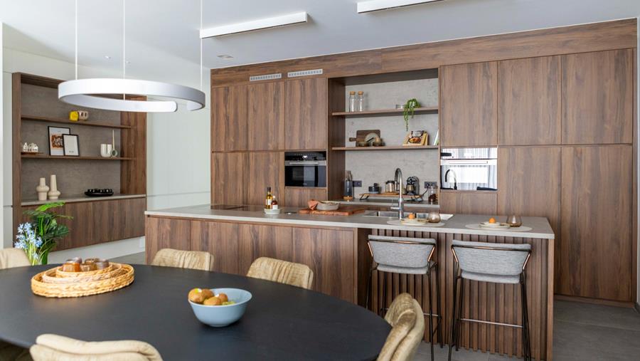 Dovy Keukens crée une cuisine parfaitement symétrique à Anvers