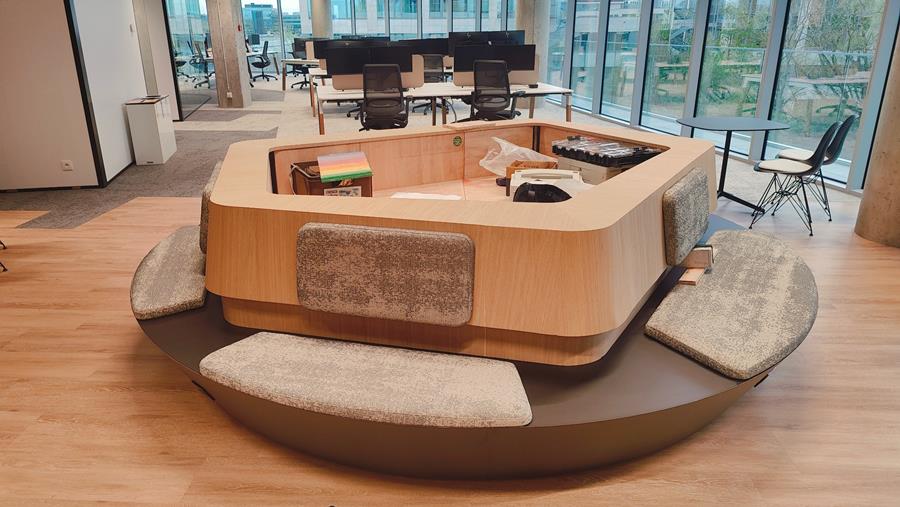 De Stoffeerder crée des bancs ronds uniques pour Securitas