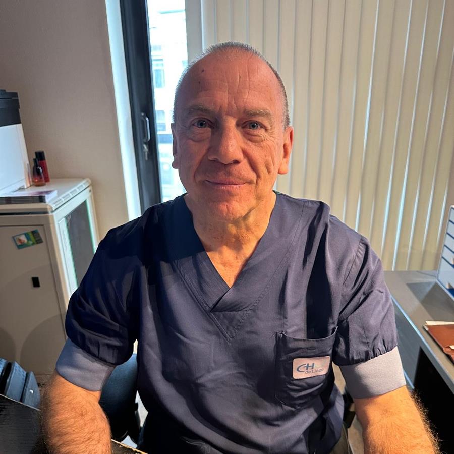 Absym : Dr Emonts, favori